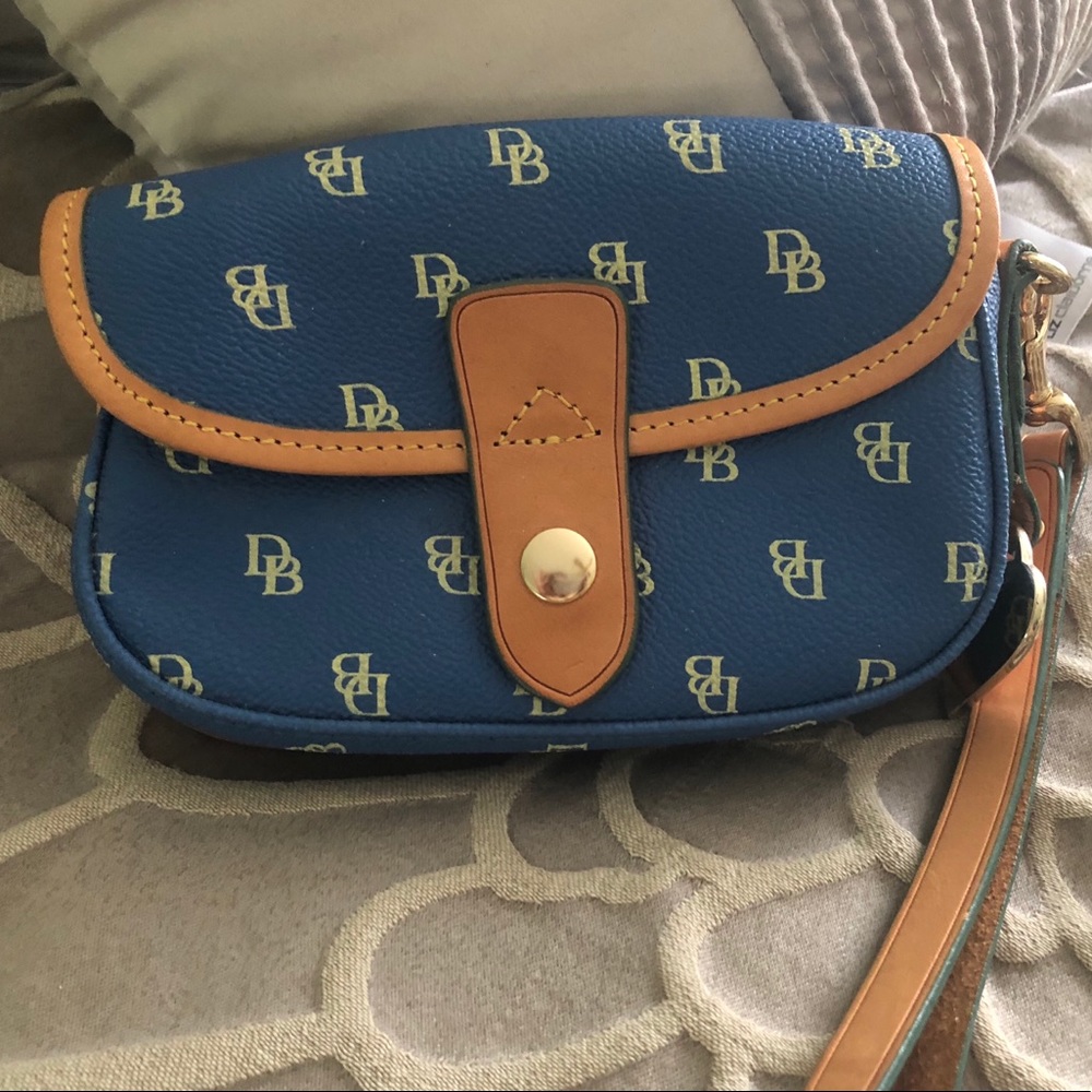 Classic Dooney & Bourke wristlet